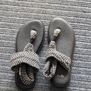 Sanuk Women Sandals in Black and Gray